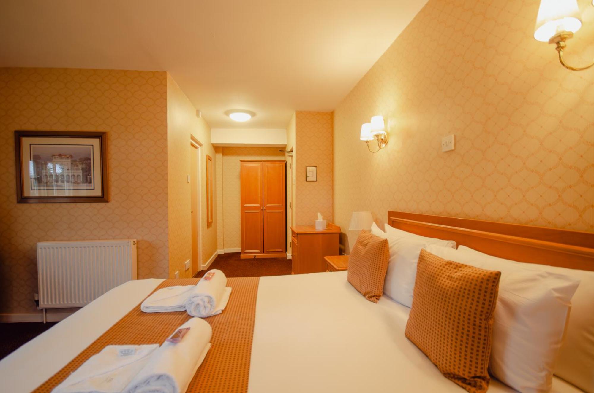 Howfield Manor Hotel Кентербері Екстер'єр фото